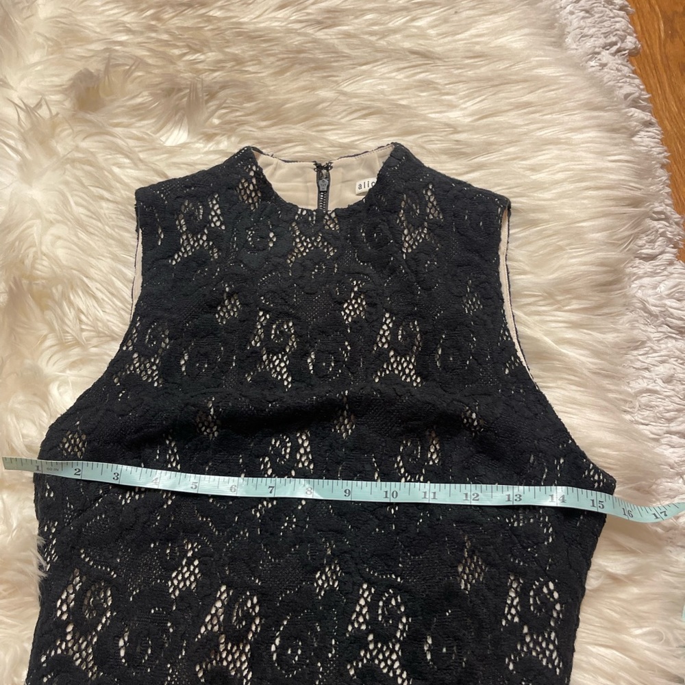 Alice + Olivia Gisela High-Neck Lace Contrast Dress - Picture 10 of 16